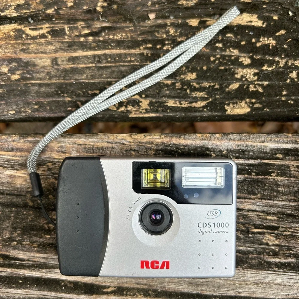 RCA CDS 1000 Digital Camera with Case Z2